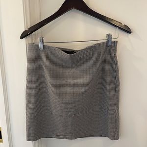 NEW - Dynamite Skirt - size - large